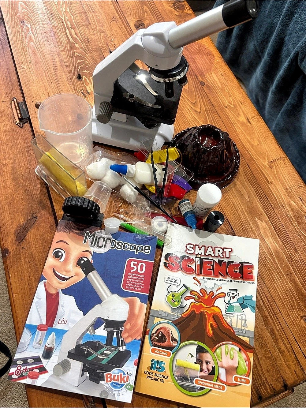 Buki France Microscope with 50 Experiments Kids and Smart Science Kit